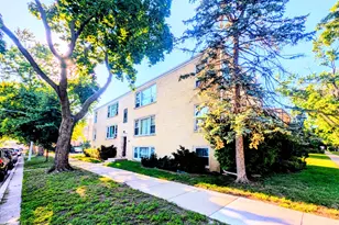 2308 W Birchwood Ave, Chicago, IL 60645 - Photo 1