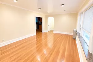 2044 W Farragut Ave, Chicago, IL 60625 - Photo 3