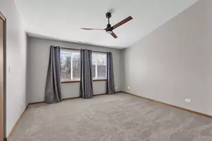 239 Camel Bend Ct, Schaumburg, IL 60194 - Photo 15