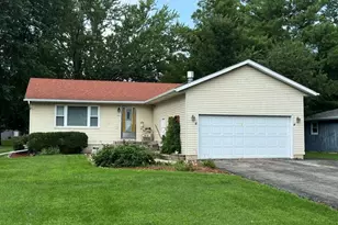 699 Karen Dr, Lake Holiday, IL 60552 - Photo 1