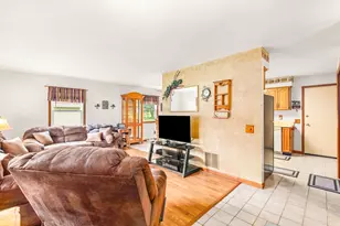 699 Karen Dr, Lake Holiday, IL 60552 - Photo 7