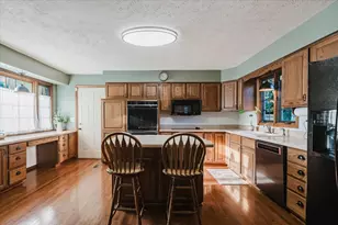 4 Inverness Dr, Bloomington, IL 61701 - Photo 7