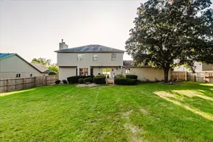 4 Inverness Dr, Bloomington, IL 61701 - Photo 39