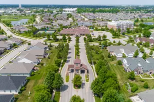 3835 Chesapeake Ln, Naperville, IL 60564 - Photo 3