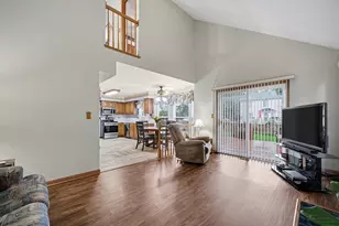 915 Joan Ct, Naperville, IL 60540 - Photo 13
