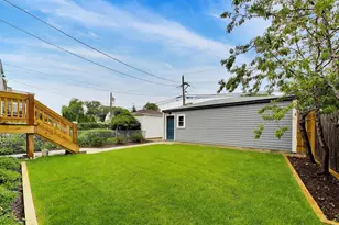 3228 W Warner Ave, Chicago, IL 60618 - Photo 25