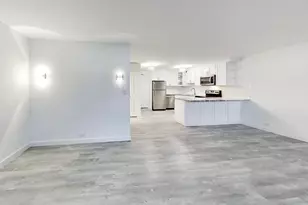 4250 N Marine Dr, Chicago, IL 60613 - Photo 9