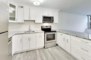 4250 N Marine Dr, Chicago, IL 60613 - Photo 5