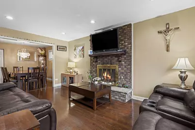 9002 S Parkside Avenue, Oak Lawn, IL 60453 - Photo 3