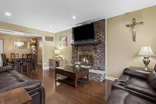 9002 S Parkside Ave, Oak Lawn, IL 60453 - Photo 3