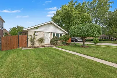 9002 S Parkside Avenue, Oak Lawn, IL 60453 - Photo 1