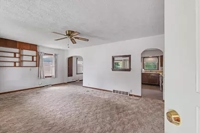 109 S Wood Street, Gibson City, IL 60936 - Photo 5