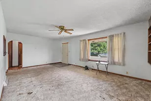 109 S Wood St, Gibson City, IL 60936 - Photo 7