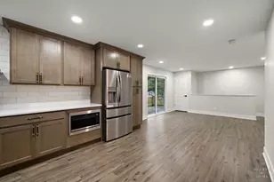 355 Hiawatha Dr, Lake in the Hills, IL 60156 - Photo 13