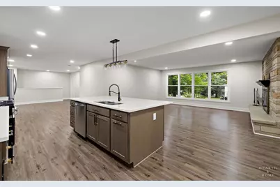 355 Hiawatha Drive, Lake in the Hills, IL 60156 - Photo 11