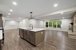 355 Hiawatha Dr, Lake in the Hills, IL 60156 - Photo 11