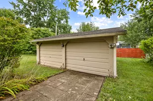 947 Diane Ave, Elgin, IL 60123 - Photo 21