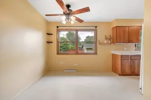 947 Diane Ave, Elgin, IL 60123 - Photo 17