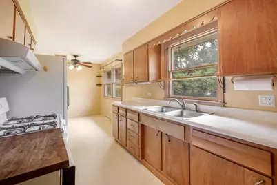 947 Diane Avenue, Elgin, IL 60123 - Photo 9