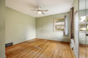 947 Diane Ave, Elgin, IL 60123 - Photo 3