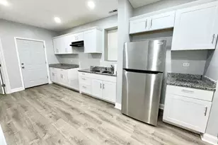 7724 S Essex Ave, Chicago, IL 60649 - Photo 7