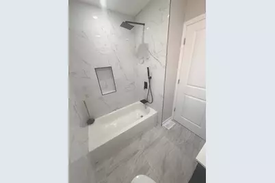 8926 S Paxton Avenue, Chicago, IL 60617 - Photo 7