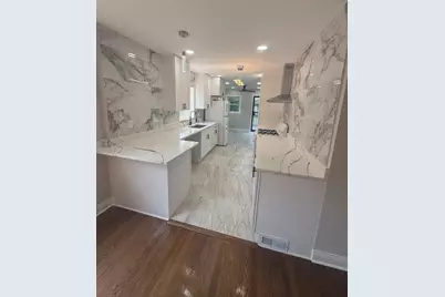 8926 S Paxton Avenue, Chicago, IL 60617 - Photo 13