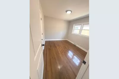 8926 S Paxton Avenue, Chicago, IL 60617 - Photo 9