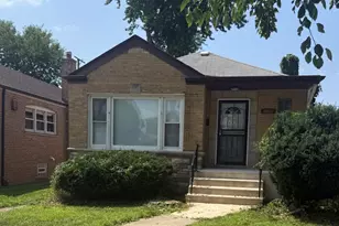 8926 S Paxton Ave, Chicago, IL 60617 - Photo 1