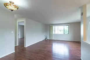 17 Dennis Ct, Schaumburg, IL 60193 - Photo 7