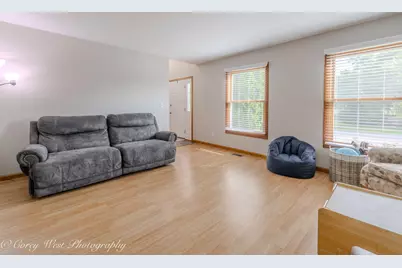 1246 Ivy Street, Dekalb, IL 60115 - Photo 9