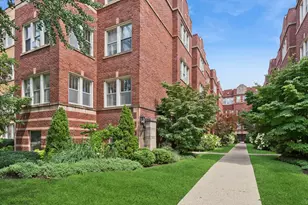 240 S Maple Ave, Oak Park, IL 60302 - Photo 1