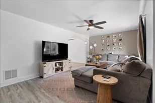 4844 N Harding Ave, Chicago, IL 60625 - Photo 3