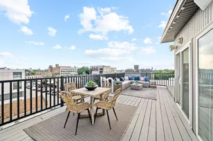 1555 W Pearson St, Chicago, IL 60622 - Photo 41