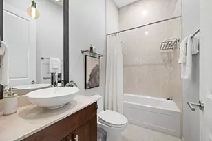 1555 W Pearson St, Chicago, IL 60622 - Photo 19