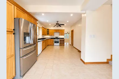 4857 W Berenice Avenue, Chicago, IL 60641 - Photo 9