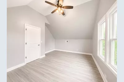 4857 W Berenice Avenue, Chicago, IL 60641 - Photo 15