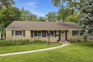 5818 Ridgewood Dr, Western Springs, IL 60558 - Photo 1