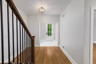 924 E Chicago Ave, Naperville, IL 60540 - Photo 5
