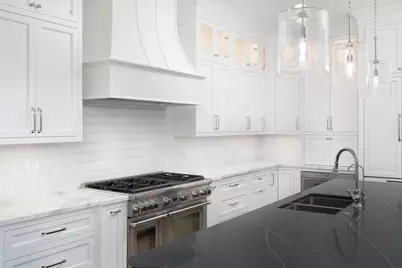 924 E Chicago Avenue, Naperville, IL 60540 - Photo 15