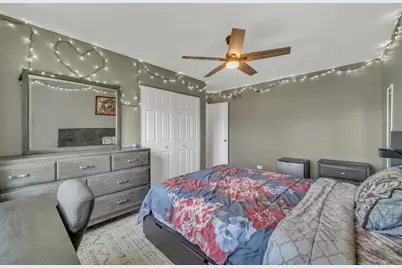 256 E Fox Hill Drive, Buffalo Grove, IL 60089 - Photo 23