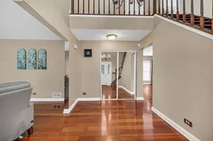 256 E Fox Hill Dr, Buffalo Grove, IL 60089 - Photo 5