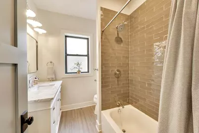 2136 W Waveland Avenue, Chicago, IL 60618 - Photo 23