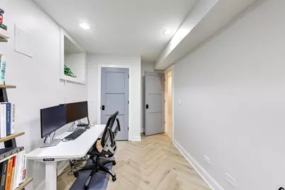 2136 W Waveland Avenue, Chicago, IL 60618 - Photo 33