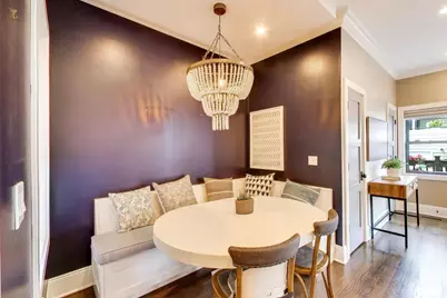 2136 W Waveland Avenue, Chicago, IL 60618 - Photo 9