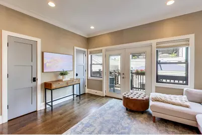 2136 W Waveland Avenue, Chicago, IL 60618 - Photo 11