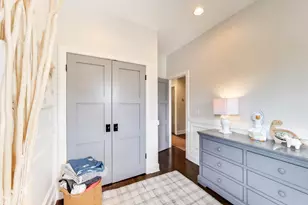 2136 W Waveland Ave, Chicago, IL 60618 - Photo 21