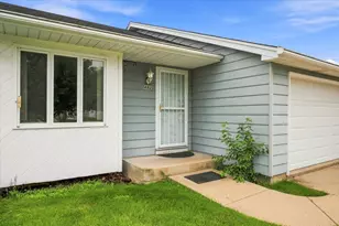 482 Pinewood Dr, North Aurora, IL 60542 - Photo 29