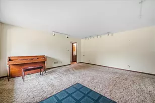 482 Pinewood Dr, North Aurora, IL 60542 - Photo 3