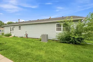 482 Pinewood Dr, North Aurora, IL 60542 - Photo 23